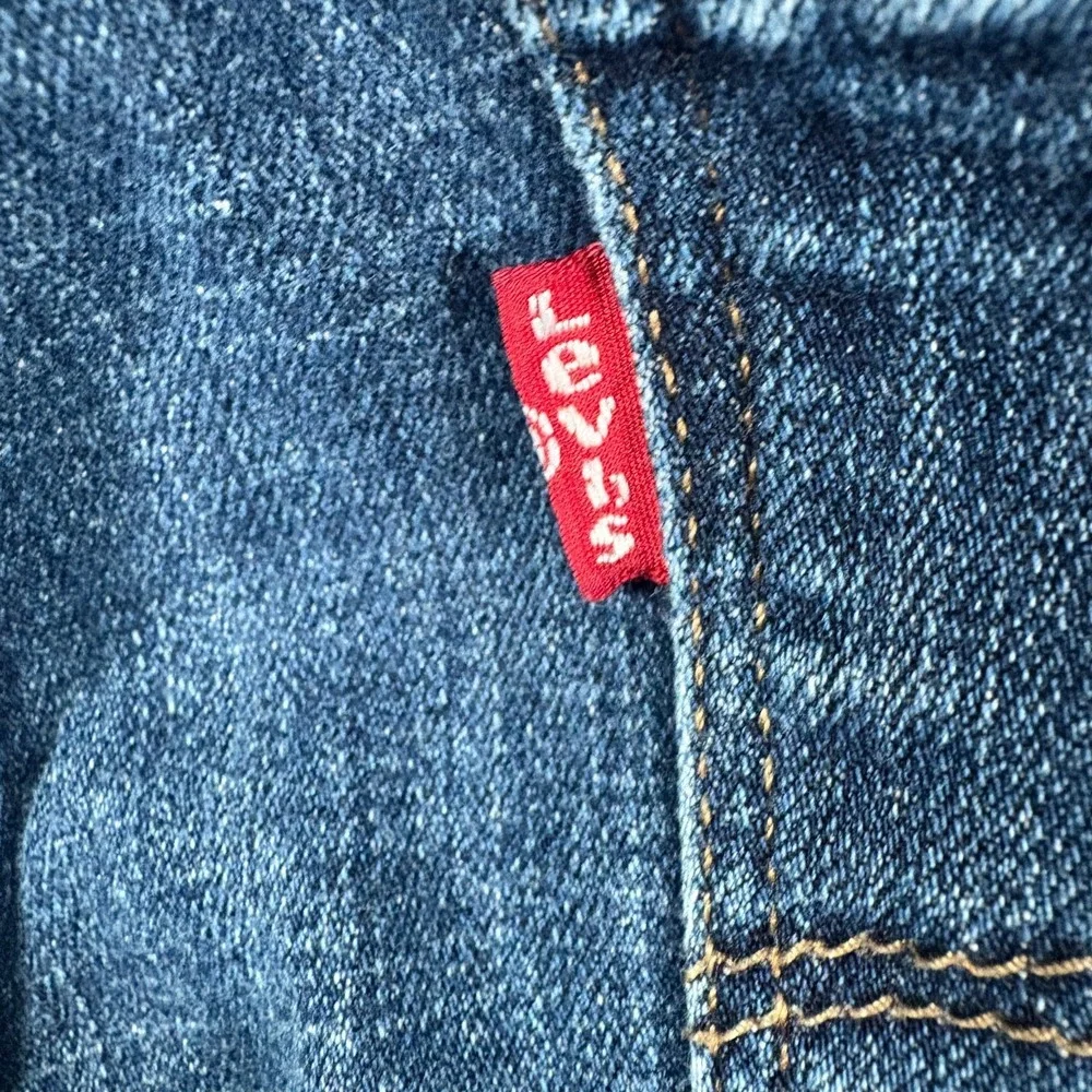 Levi's Bermuda Shorts Womens‎ 32 Blue Denim Cotton Stretch Classic Fit 5 Pockets